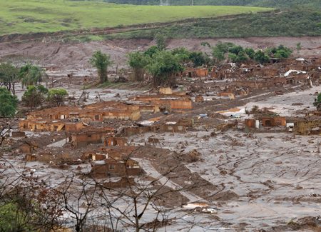 The breaking of the Fundão dam caused a torrent of mud that flooded the Bento Rodrigues district of Mariana, Minas Gerais, Brazil. Photo by Senado Federal