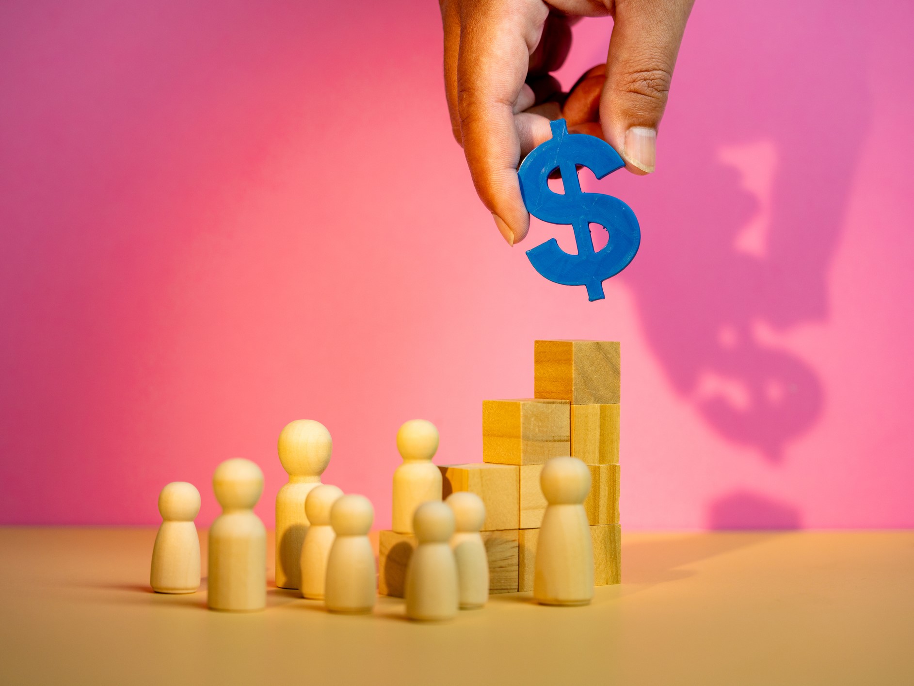 U.S. Risk Management Salaries Hit $160,000 Milestone as Compensation Gains Momentum